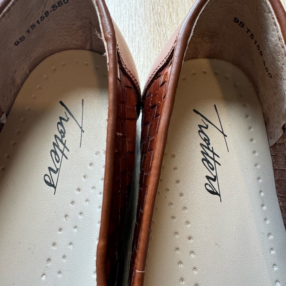 Trotters Liz Slip-On Woven Brown Leather Embossed Stichless Vintage Style Loafer - Picture 4 of 6